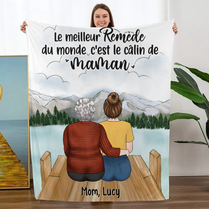 Le Meilleur Remède Du Monde C'est Le Câlin De Maman - Personalized Blanket For Mom, Daughters, Mother's Day