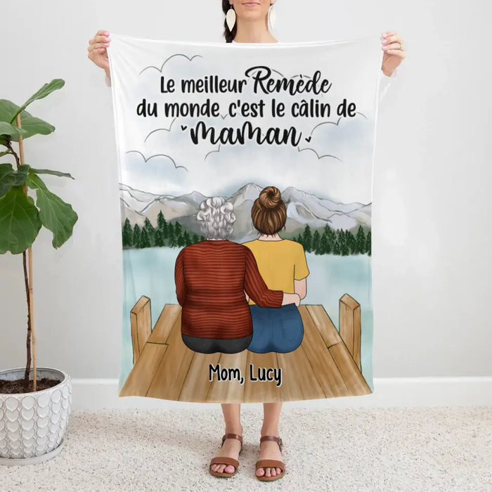 Le Meilleur Remède Du Monde C'est Le Câlin De Maman - Personalized Blanket For Mom, Daughters, Mother's Day