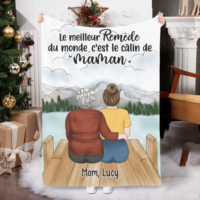 Le Meilleur Remède Du Monde C'est Le Câlin De Maman - Personalized Blanket For Mom, Daughters, Mother's Day